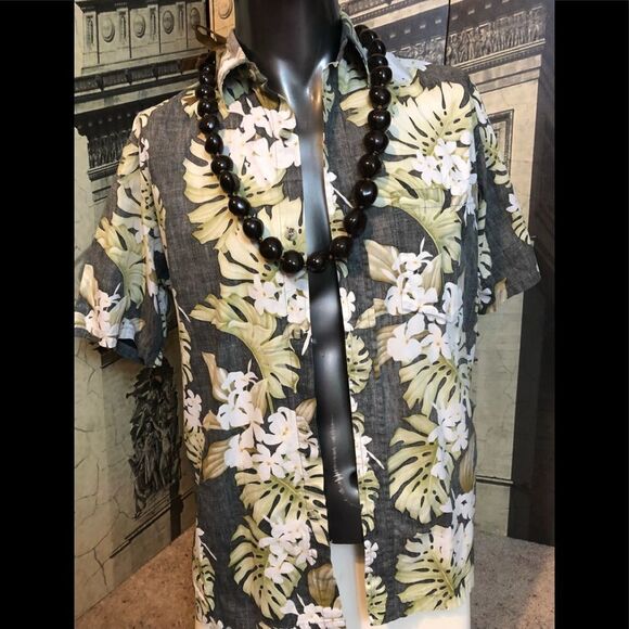 Beautiful Hawaiian shirt by Blue Paradise in size small - Picture 1 of 2